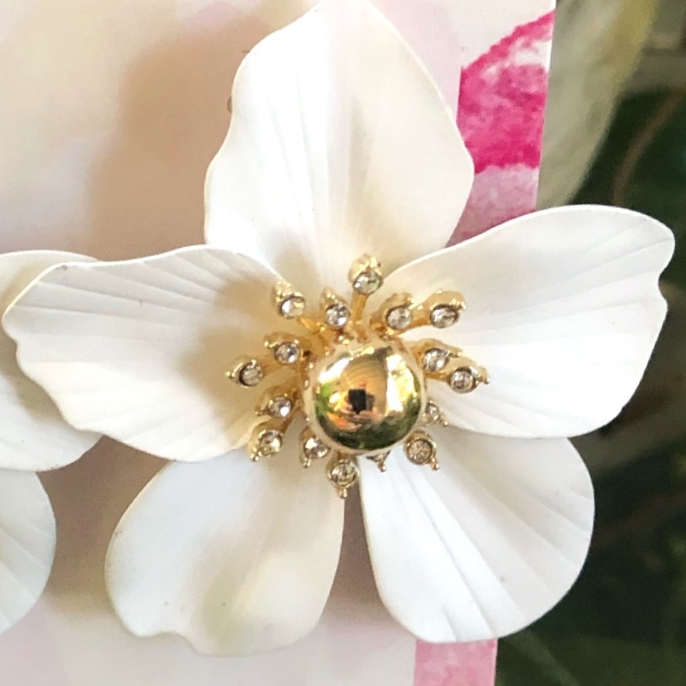 LILLY PULITZER EARRINGS ORCHID FLOWER🩷 Resort White/gold/Crystal⭐️Hot Style! - Picture 10 of 10